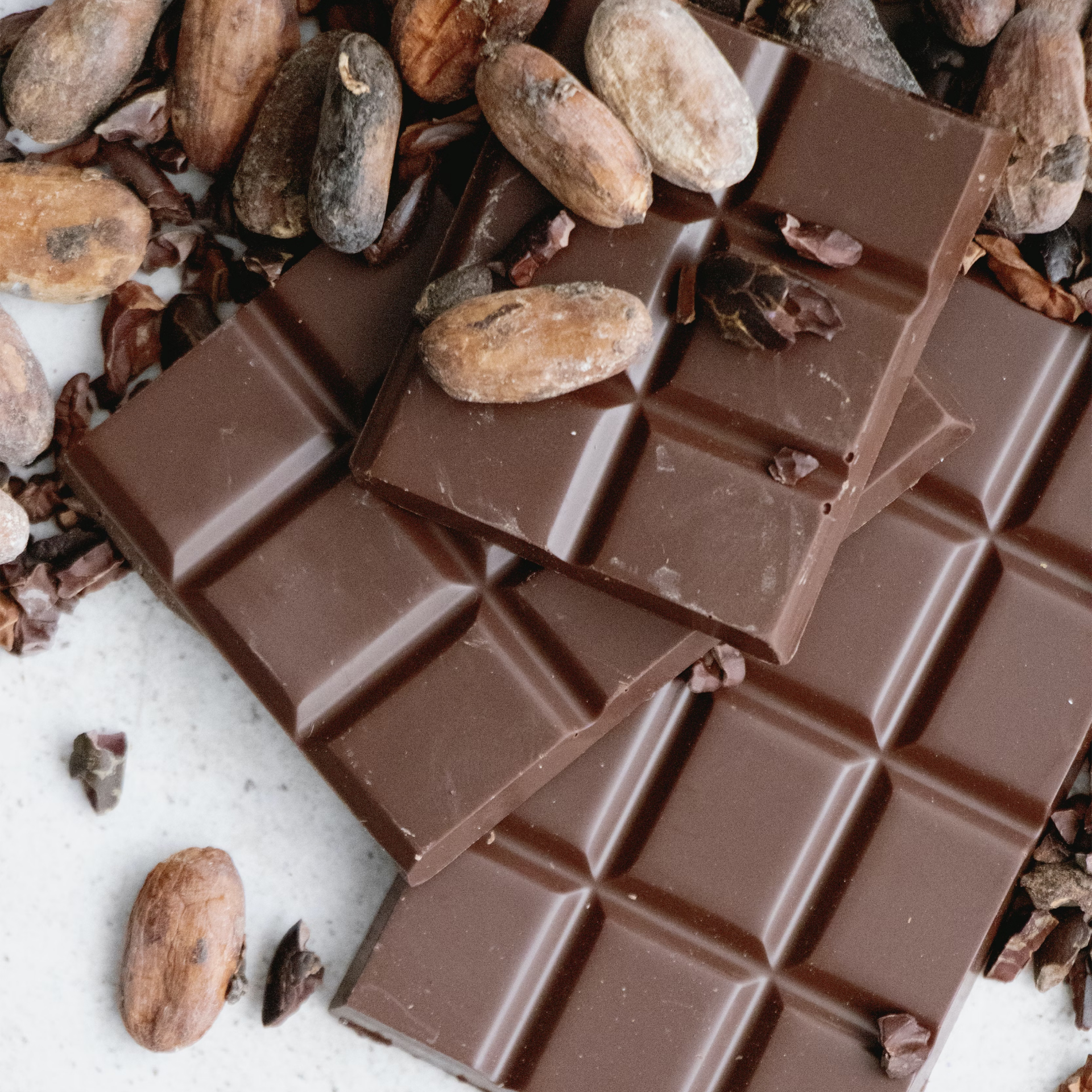 Tablette de chocolat et fève de cacao